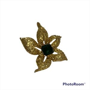 Vintage floral brooch w/faux jewel